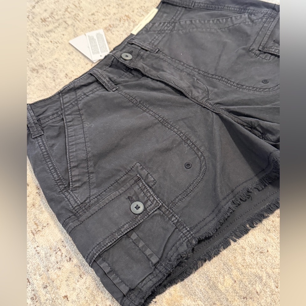 American Eagle NWT Women’s Navy Frayed Cargo Shorts. - Picture 5 of 6